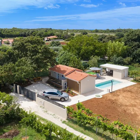 Cvita For 2 People Near Pula With Private Heated Pool Villa *