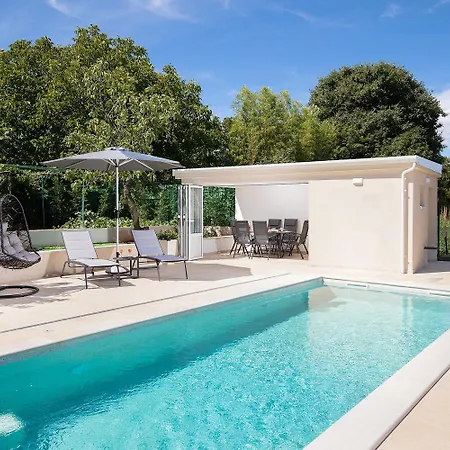 Cvita For 2 People Near Pula With Private Heated Pool فيلة *