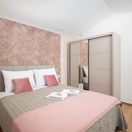 Cvita For 2 People Near Pula With Private Heated Pool فيلة Šišan