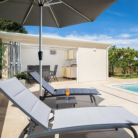 Cvita For 2 People Near Pula With Private Heated Pool Šišan