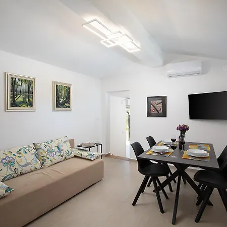فيلة Cvita For 2 People Near Pula With Private Heated Pool