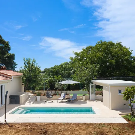 Cvita For 2 People Near Pula With Private Heated Pool *
