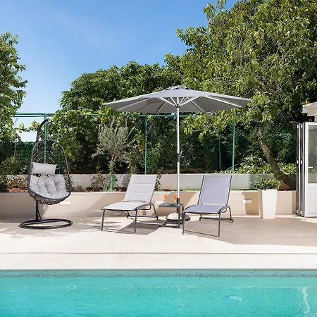 Cvita For 2 People Near Pula With Private Heated Pool فيلة