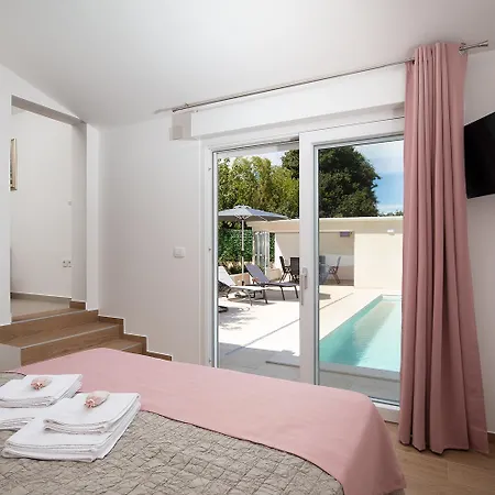 فيلة Cvita For 2 People Near Pula With Private Heated Pool Šišan