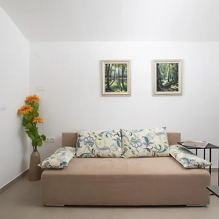 فيلة Cvita For 2 People Near Pula With Private Heated Pool