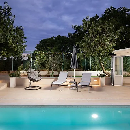 Cvita For 2 People Near Pula With Private Heated Pool فيلة Šišan
